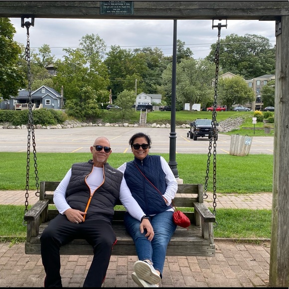 Meet your Posher, Laura 🐝 - Picture 11 of 13